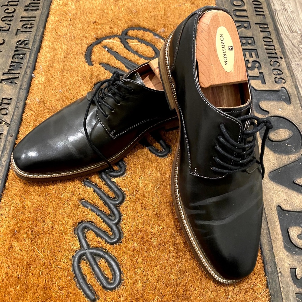 Plain style leather laced shoes